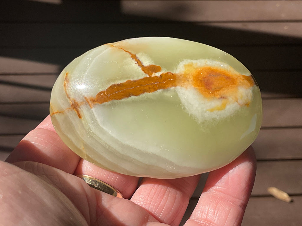 122g Green Banded Onyx (Calcite) Palmstone D