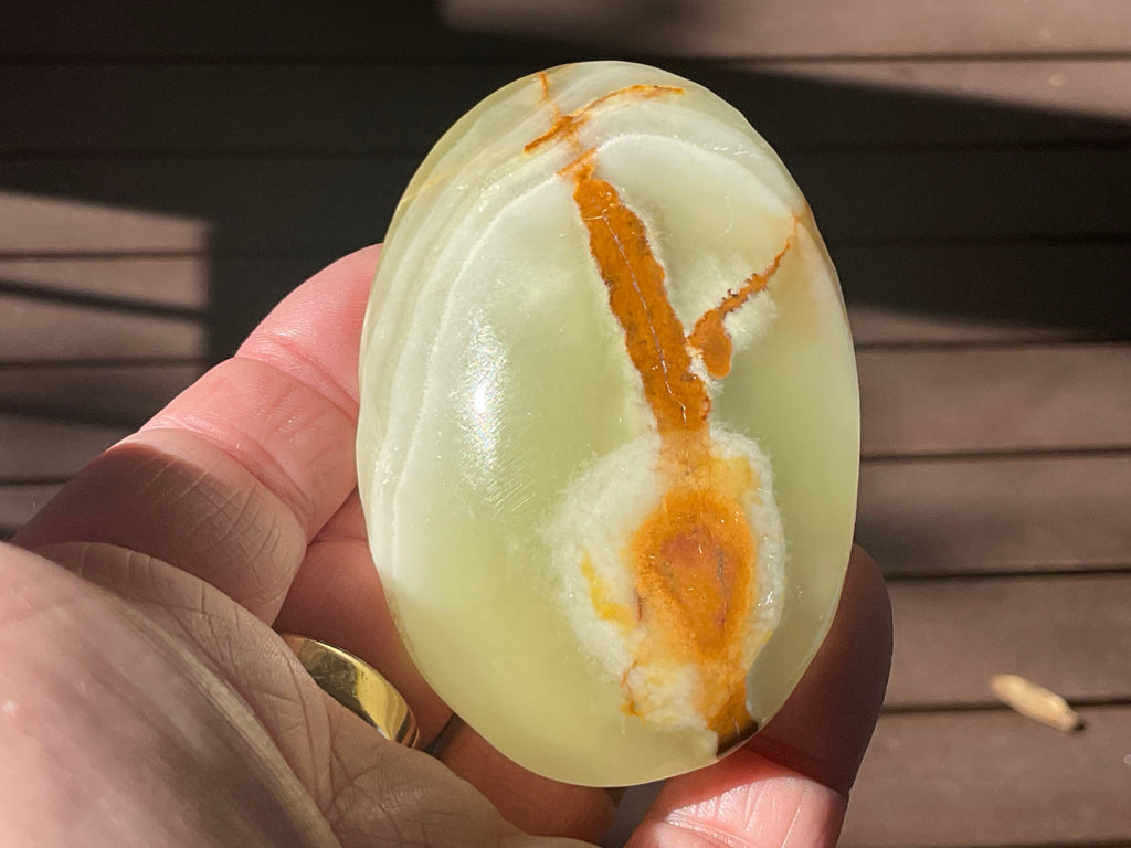 122g Green Banded Onyx (Calcite) Palmstone D