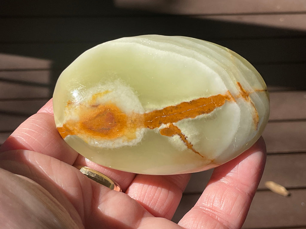 122g Green Banded Onyx (Calcite) Palmstone D