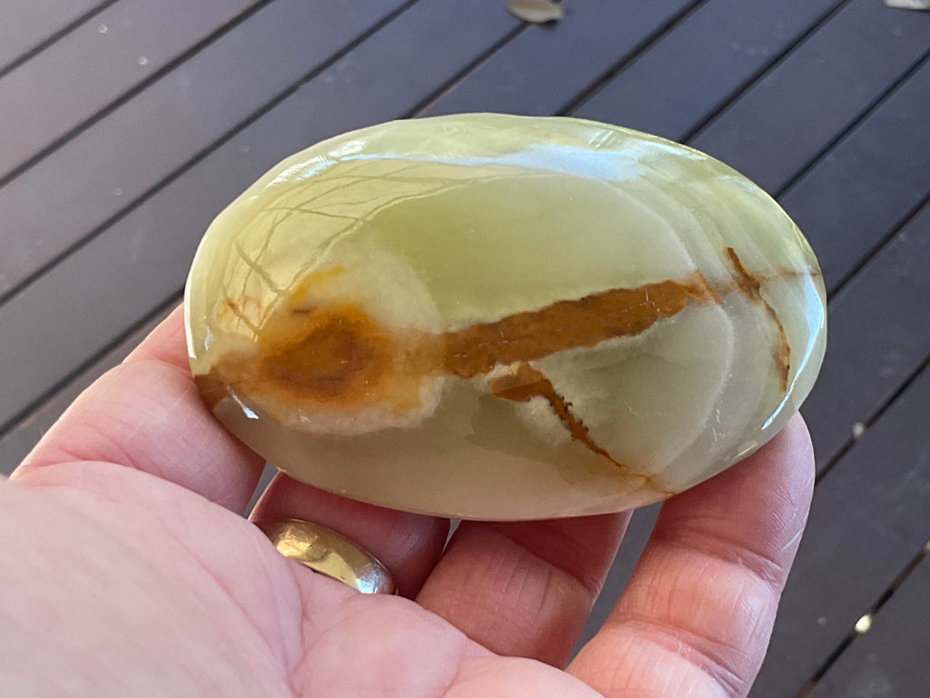 122g Green Banded Onyx (Calcite) Palmstone D