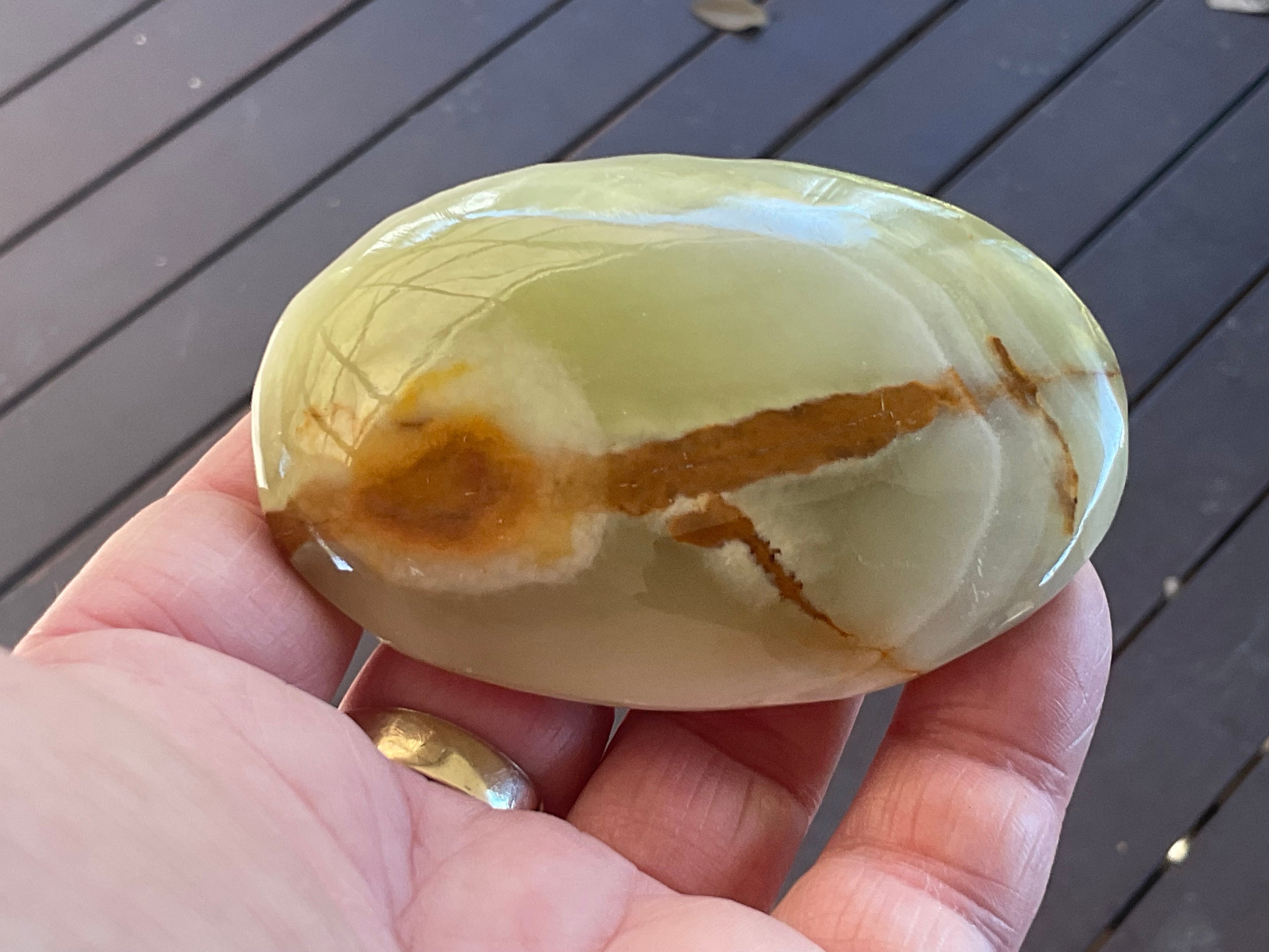 122g Green Banded Onyx (Calcite) Palmstone D