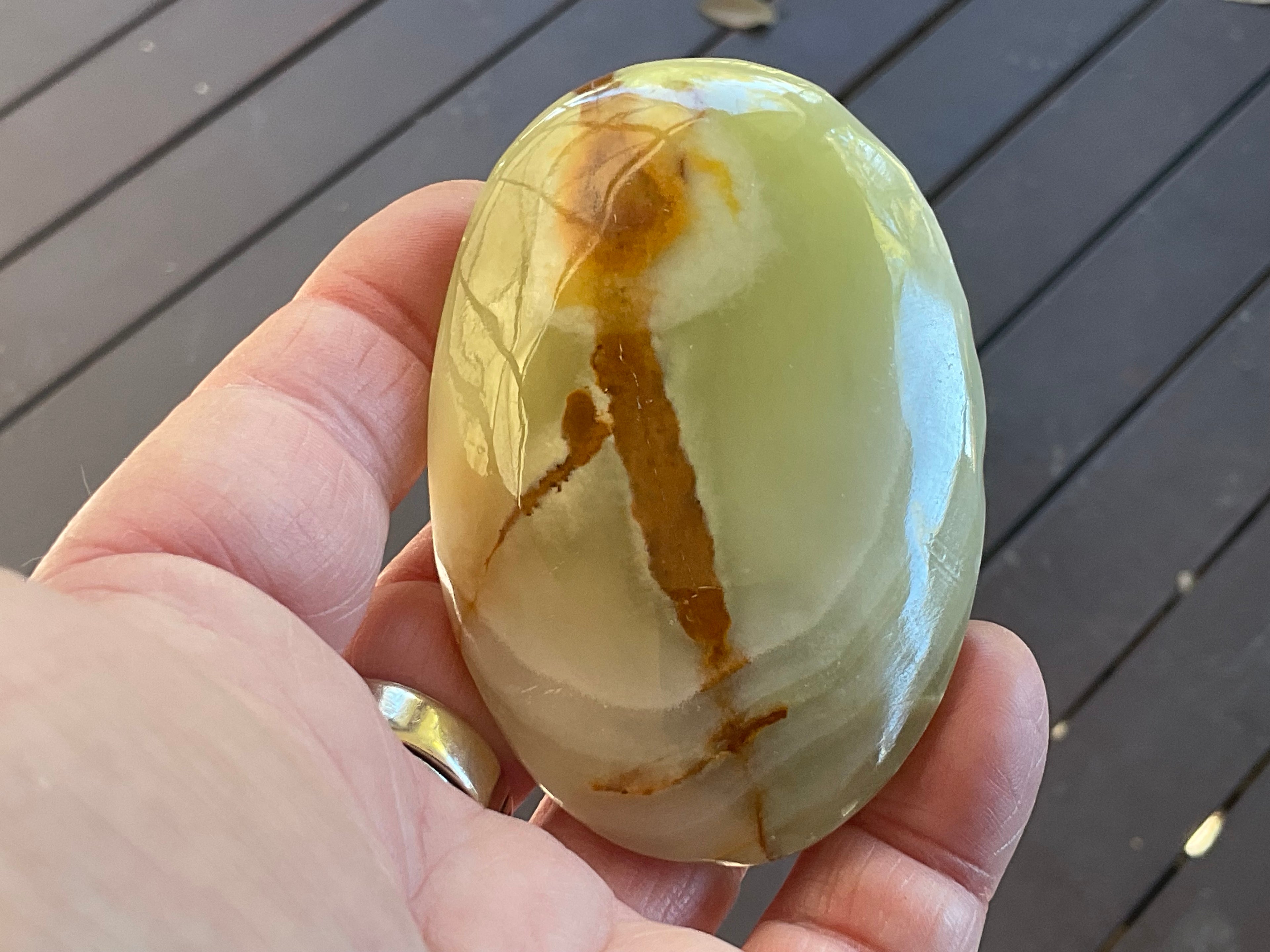 122g Green Banded Onyx (Calcite) Palmstone D