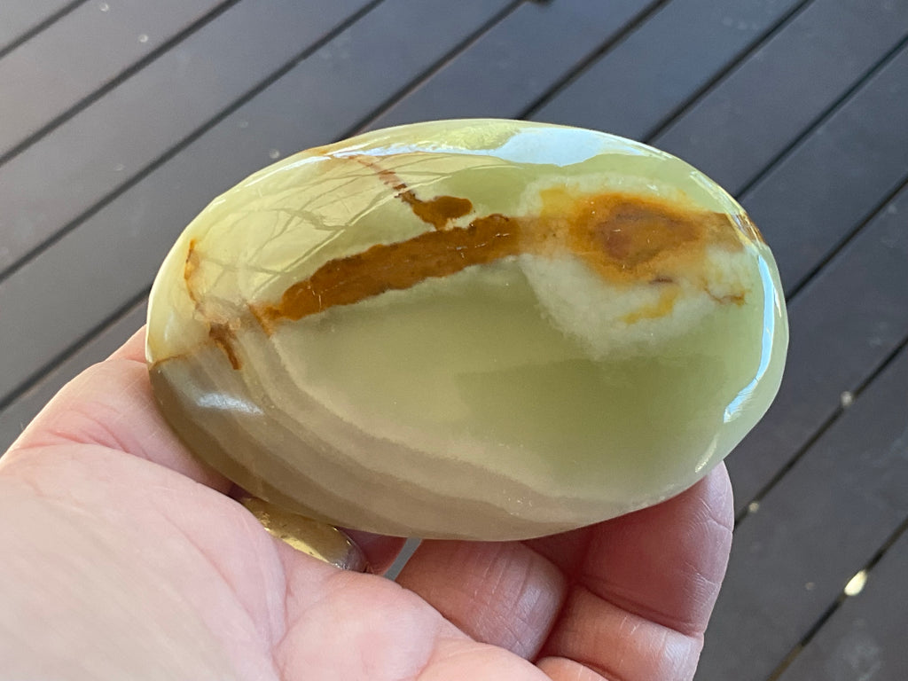 122g Green Banded Onyx (Calcite) Palmstone D