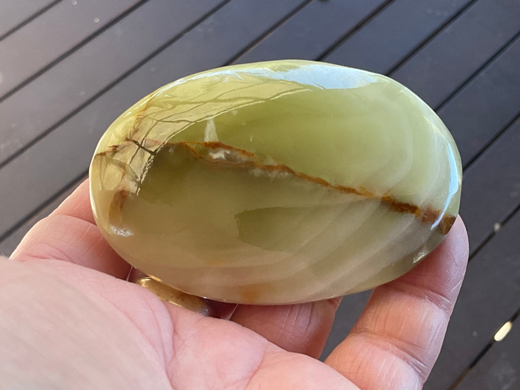 122g Green Banded Onyx (Calcite) Palmstone D