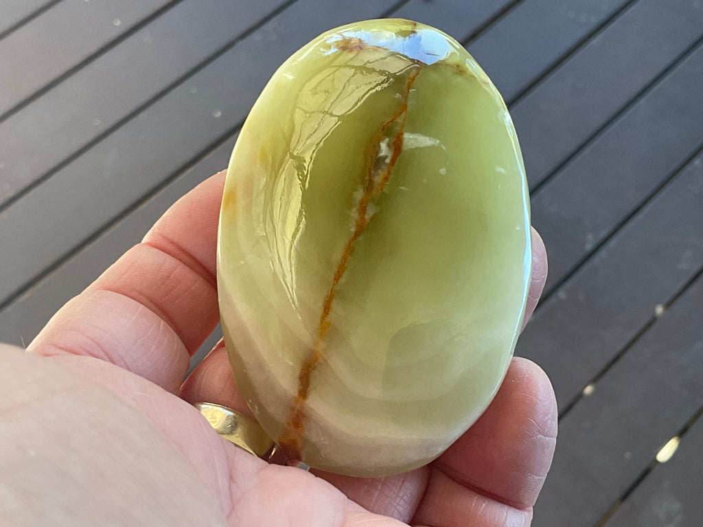 122g Green Banded Onyx (Calcite) Palmstone D
