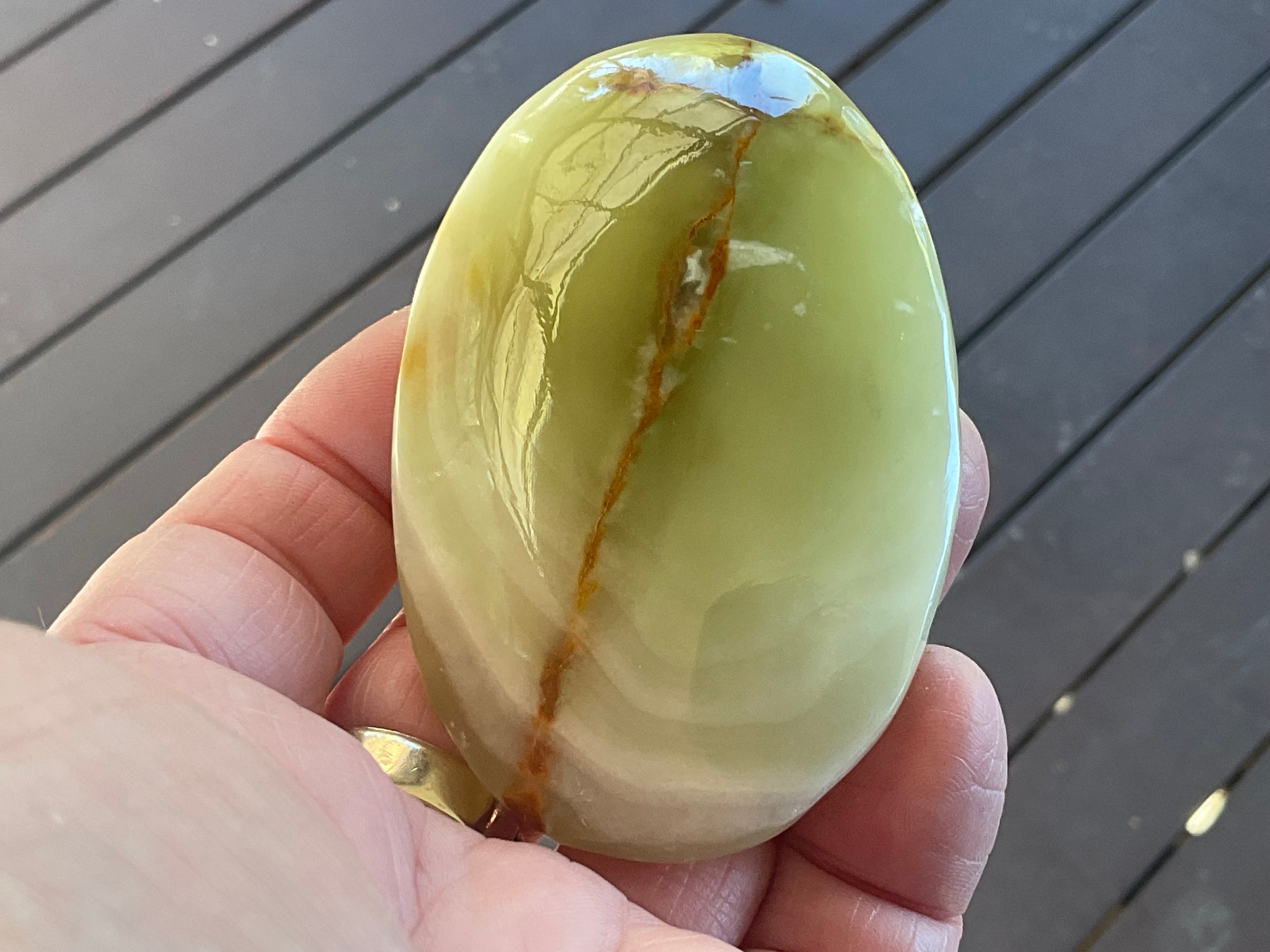 122g Green Banded Onyx (Calcite) Palmstone D