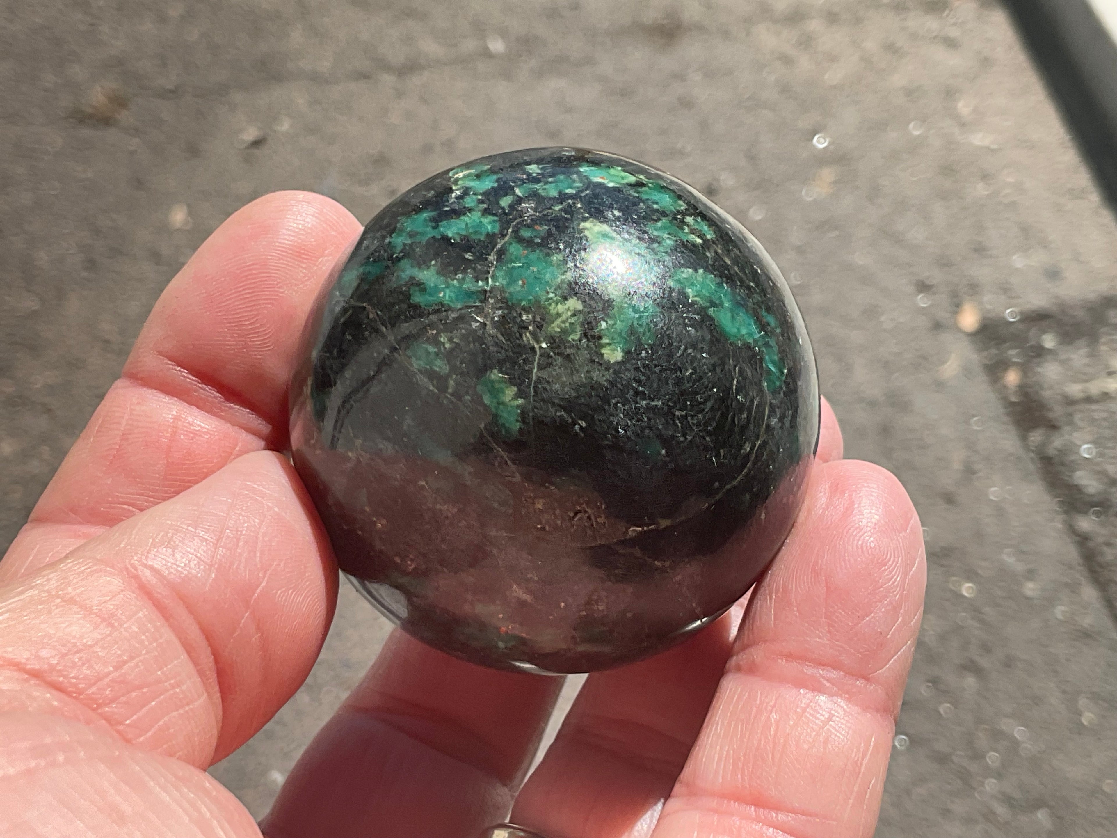 204g (5cm diameter) Emerald (Beryl) in Matrix Sphere 1A