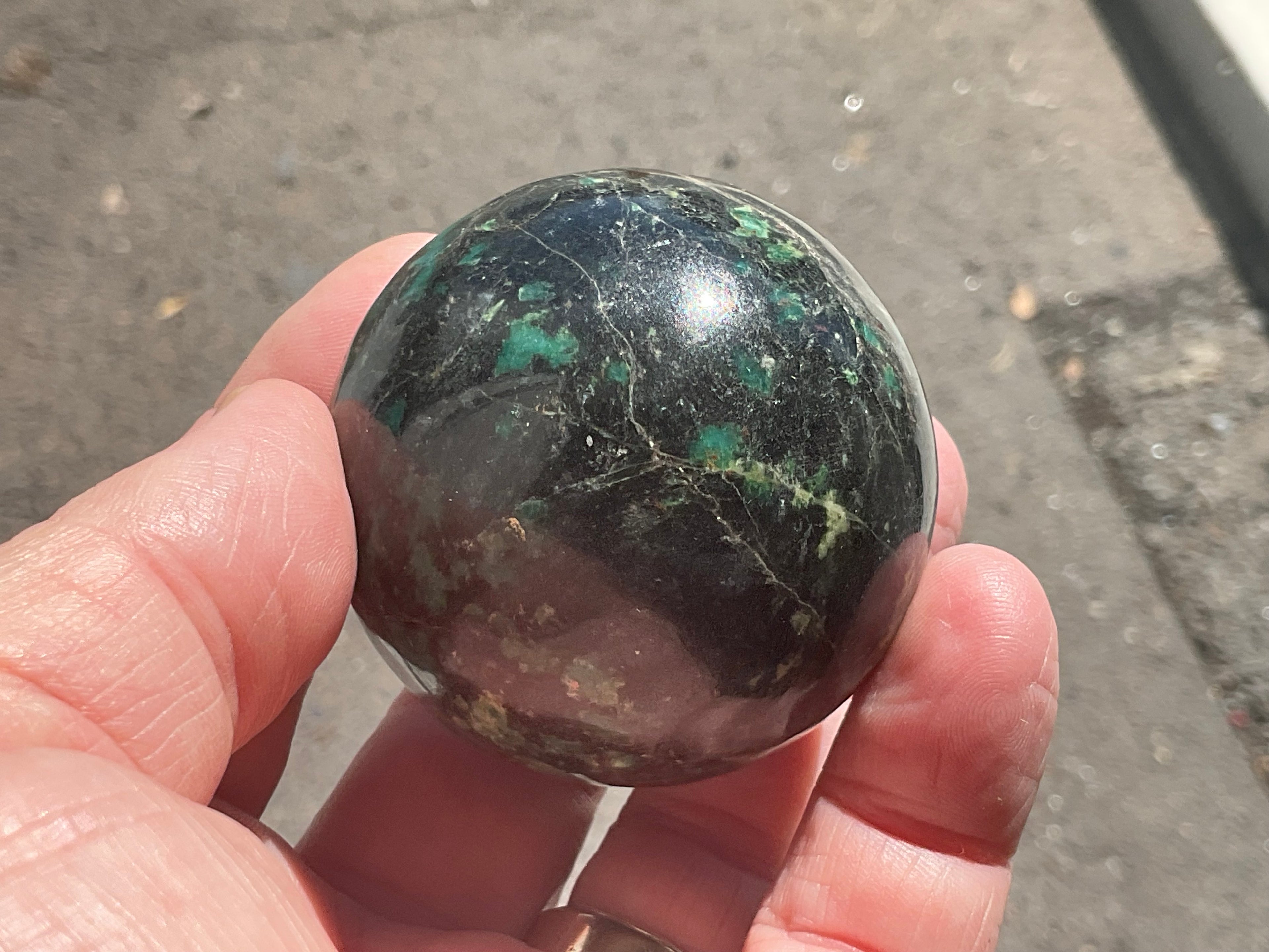 204g (5cm diameter) Emerald (Beryl) in Matrix Sphere 1A