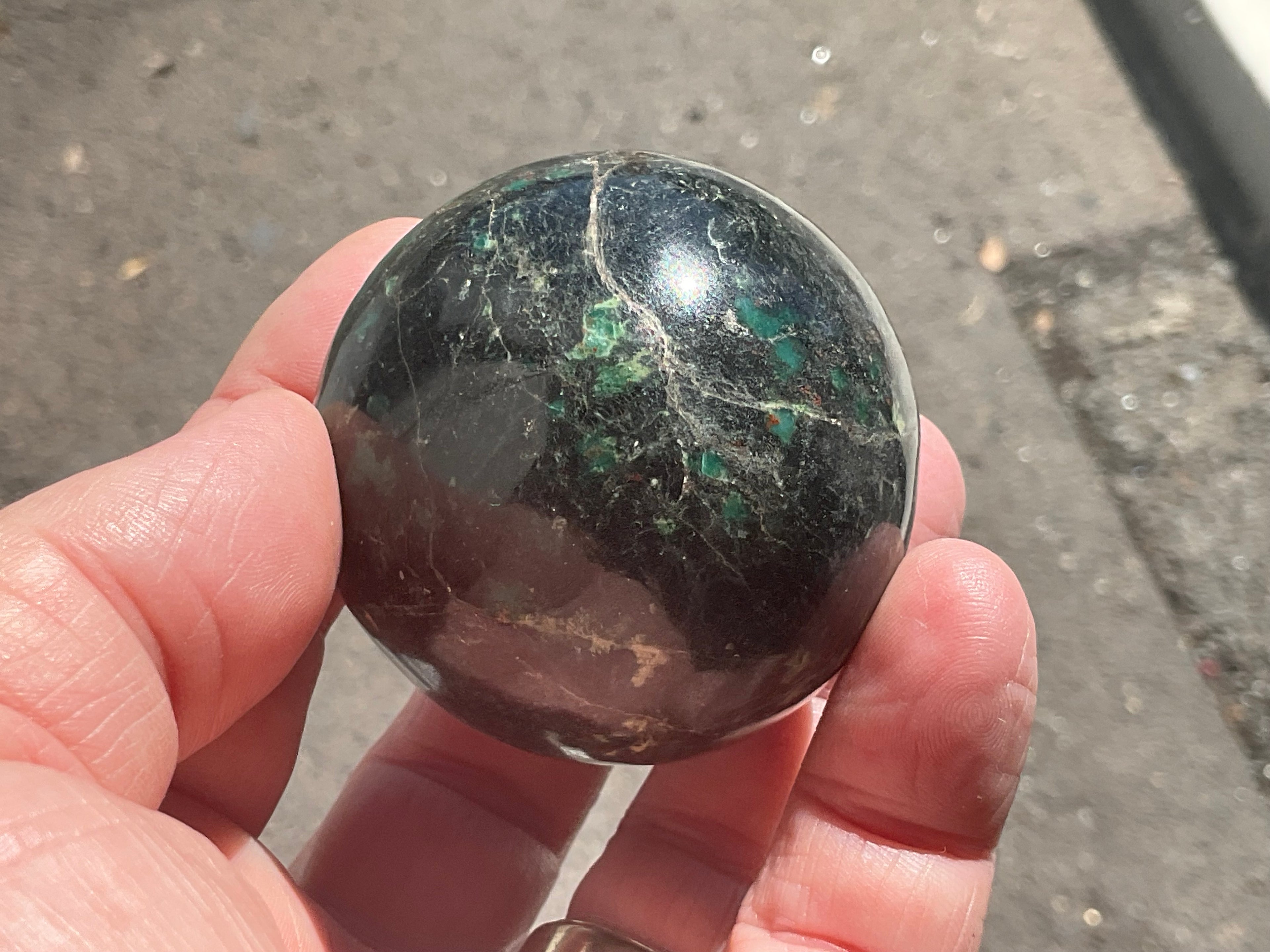 204g (5cm diameter) Emerald (Beryl) in Matrix Sphere 1A