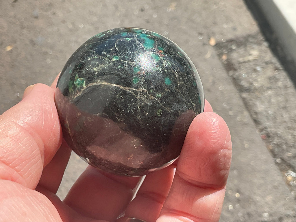 204g (5cm diameter) Emerald (Beryl) in Matrix Sphere 1A