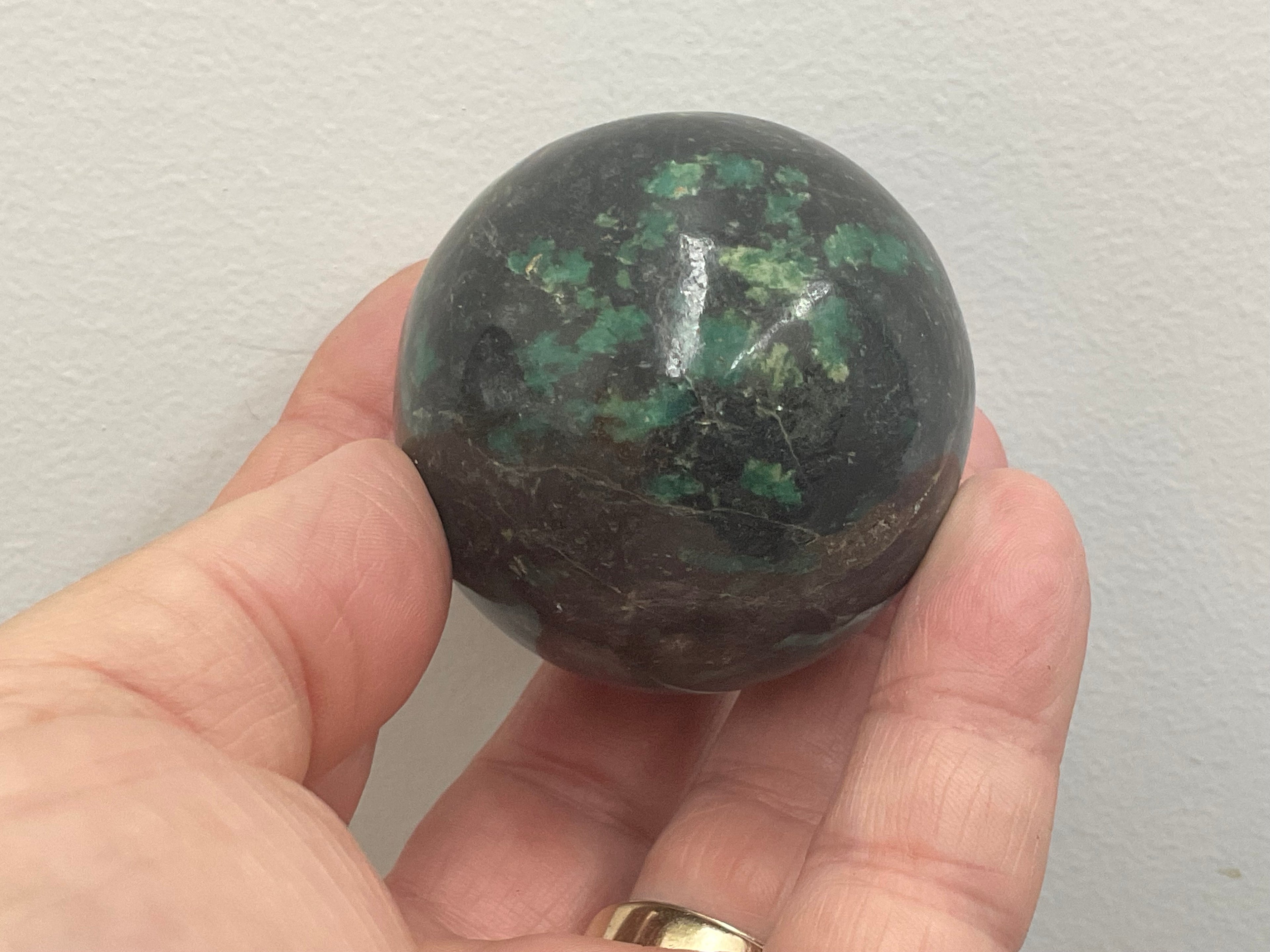 204g (5cm diameter) Emerald (Beryl) in Matrix Sphere 1A