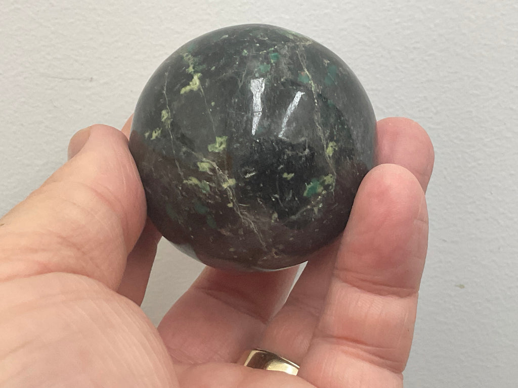 204g (5cm diameter) Emerald (Beryl) in Matrix Sphere 1A