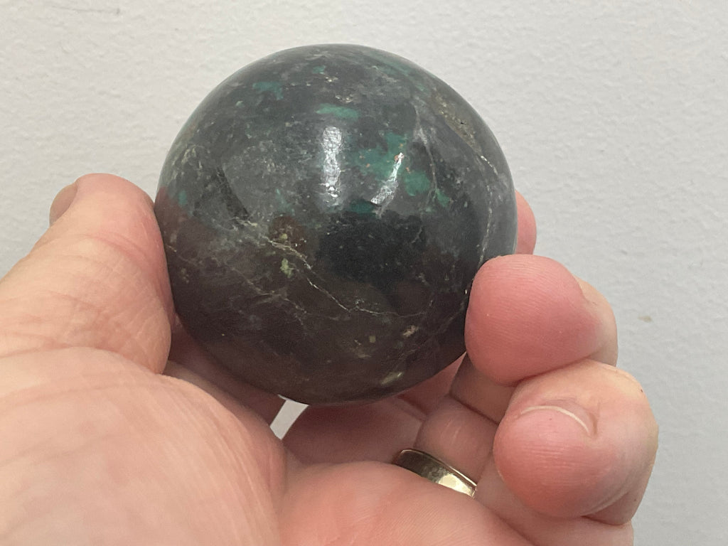 204g (5cm diameter) Emerald (Beryl) in Matrix Sphere 1A