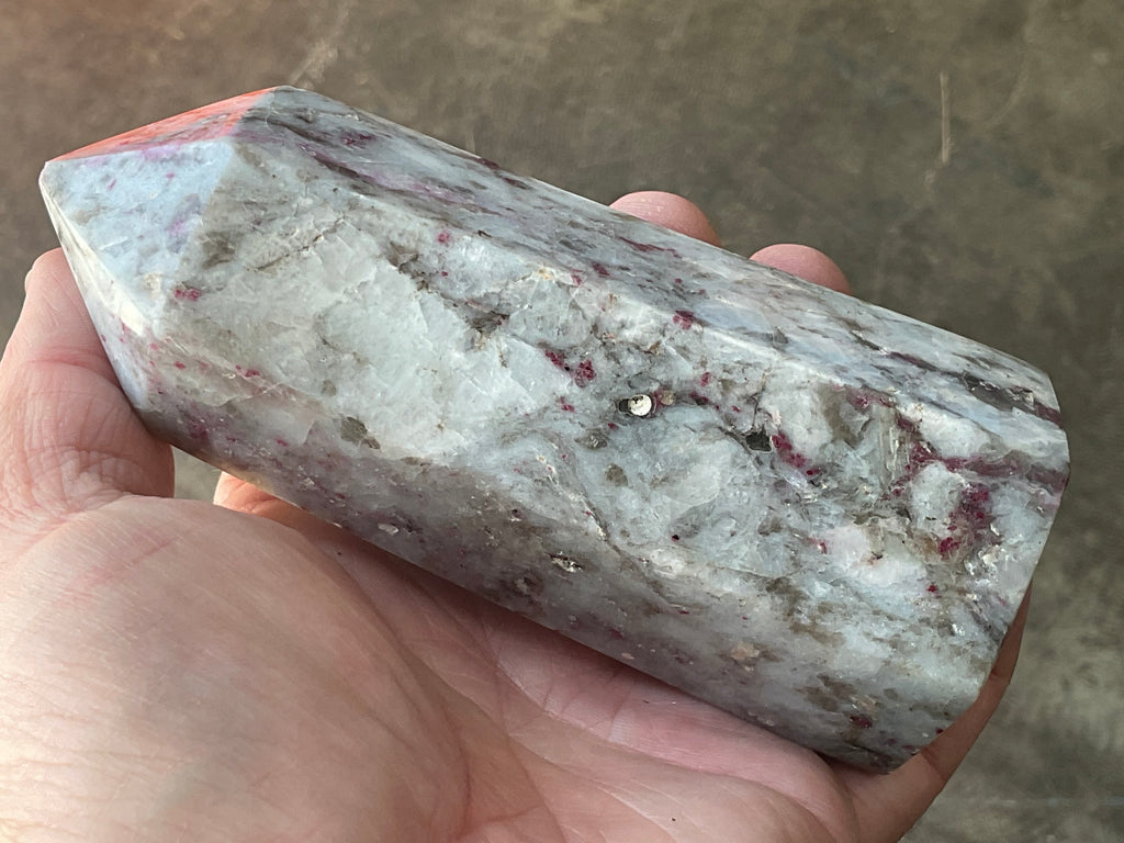 425g Eudialyte Generator 2A (slight tip damage)