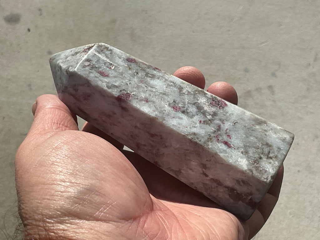 425g Eudialyte Generator 2A (slight tip damage)