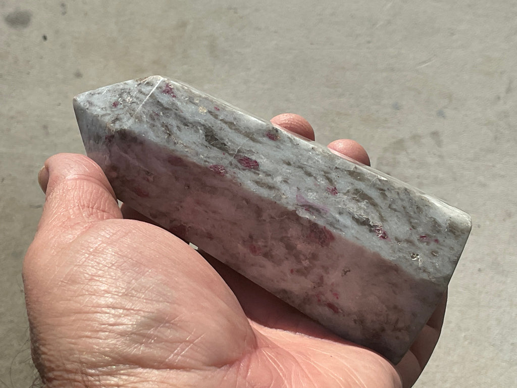 425g Eudialyte Generator 2A (slight tip damage)