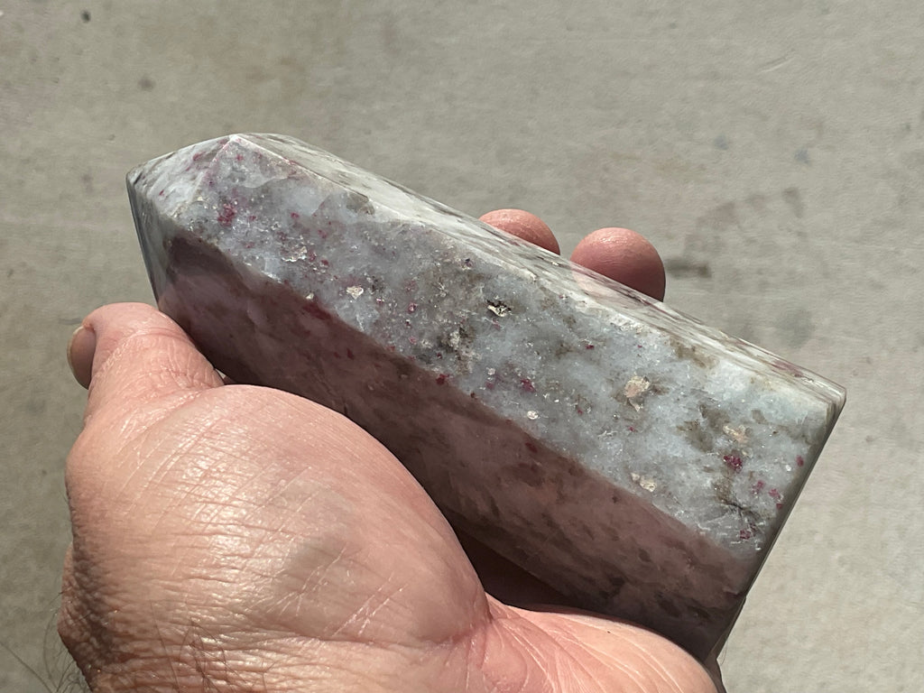425g Eudialyte Generator 2A (slight tip damage)