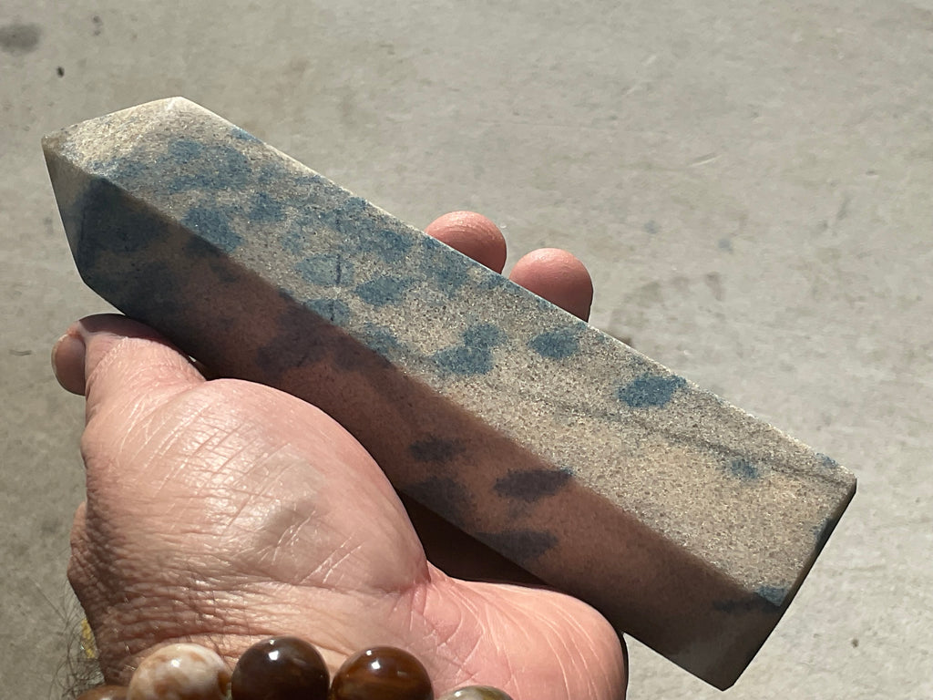 639g Apatite in Cleavelandite Generator