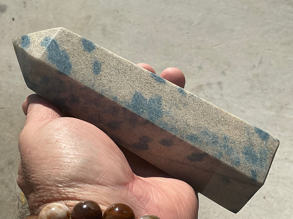 639g Apatite in Cleavelandite Generator