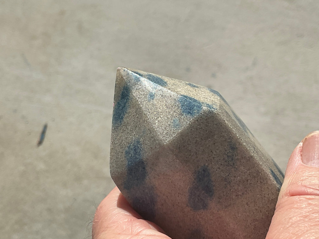 639g Apatite in Cleavelandite Generator