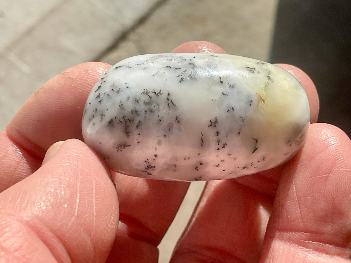 30g Merlinite Lingam 1A