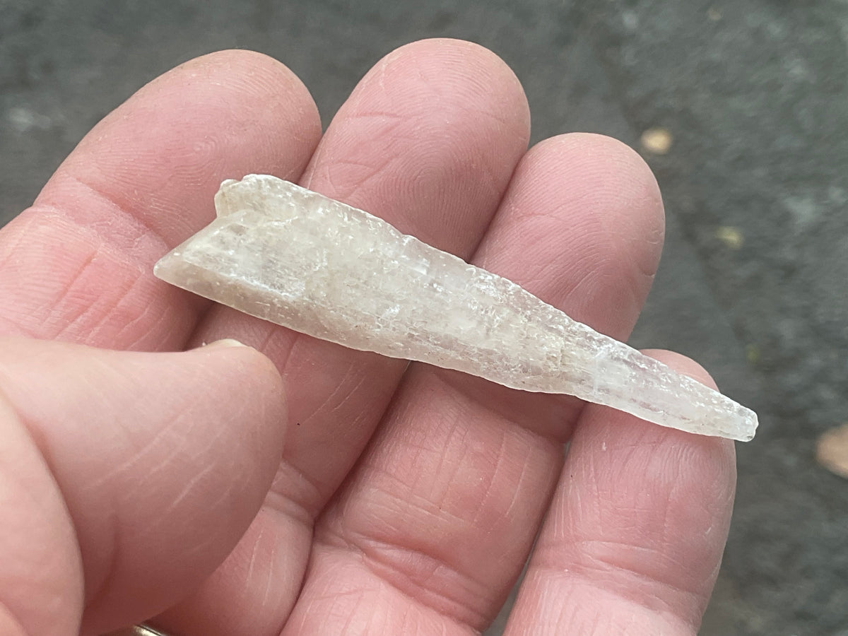 3g Australian Gypsum Spear 1C