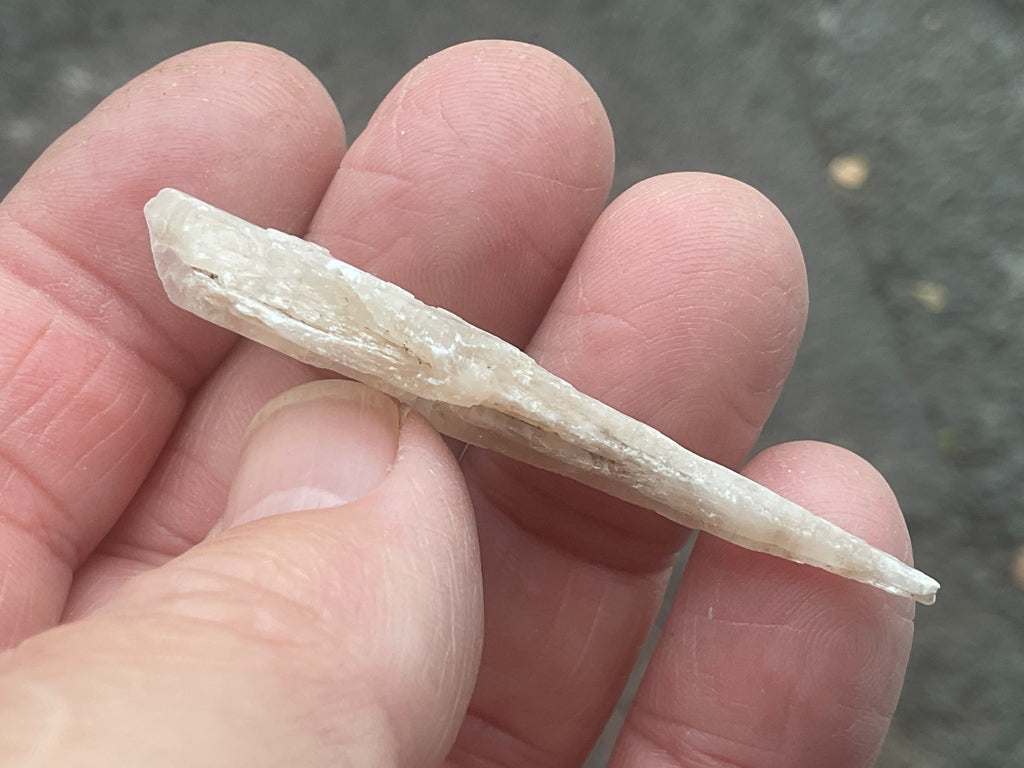 4g Australian Gypsum Spear 1D