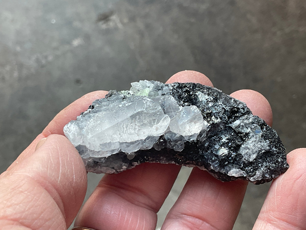 32g Babingtonite ++ Specimen 1A from Sichuan, China
