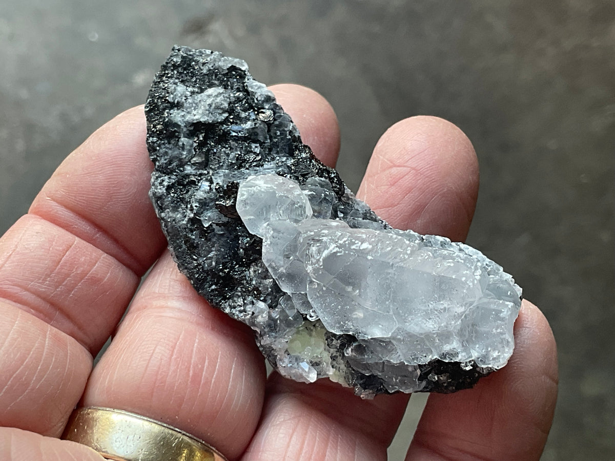 32g Babingtonite ++ Specimen 1A from Sichuan, China