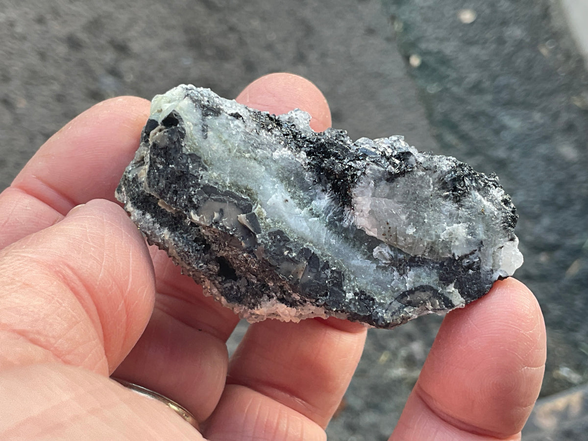 62g Babingtonite ++ Specimen 2C from Sichuan, China