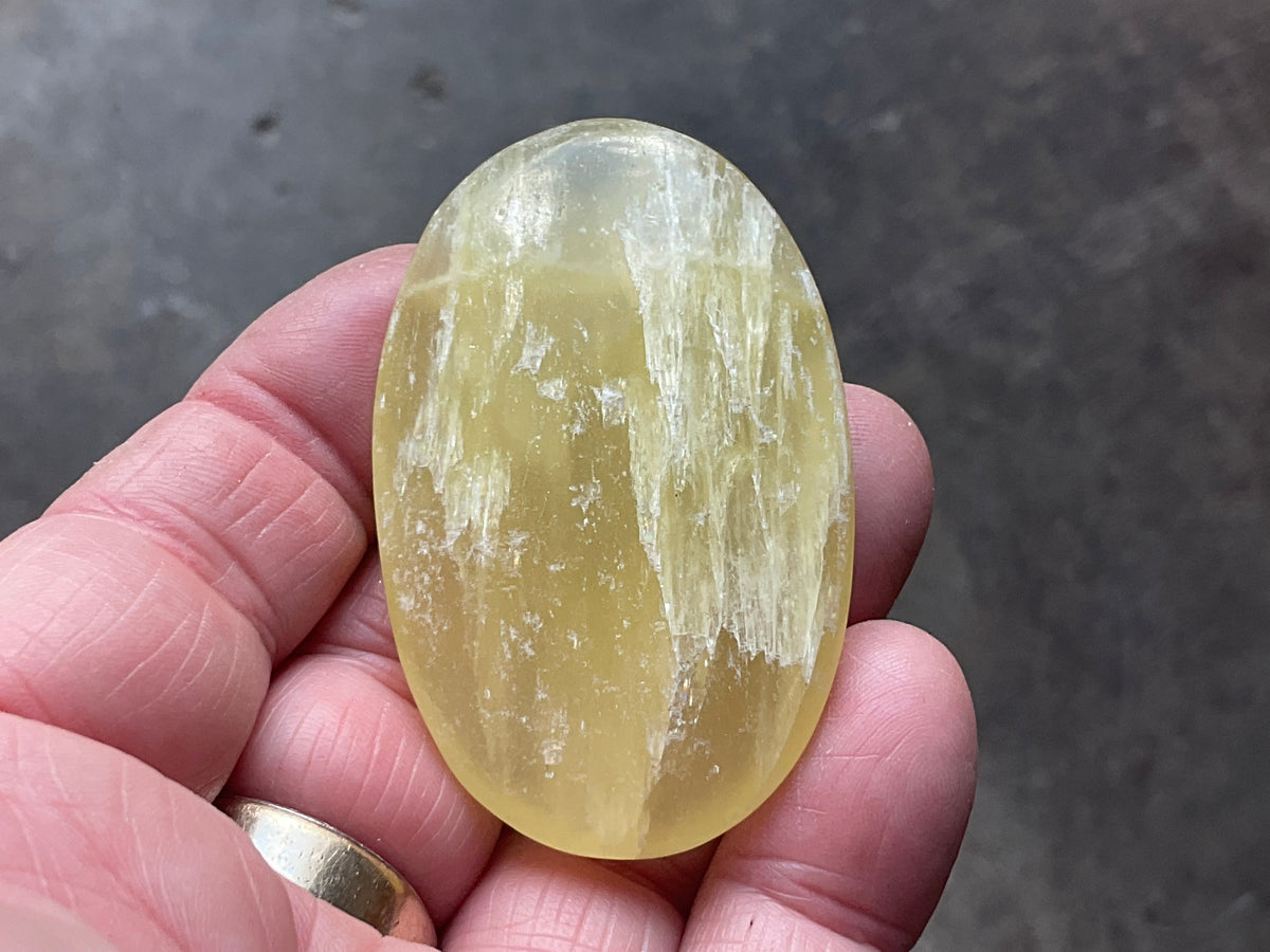 44g Lemon Calcite Palmstone 2C