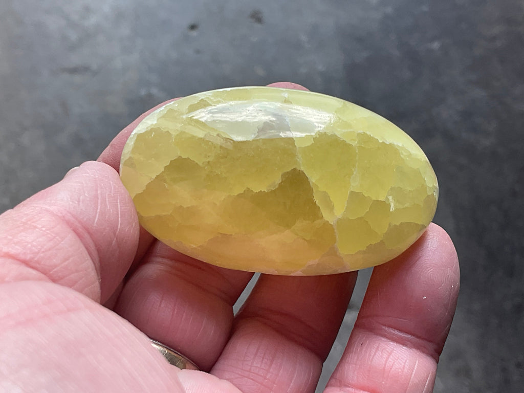86g Lemon Calcite Palmstone 5B