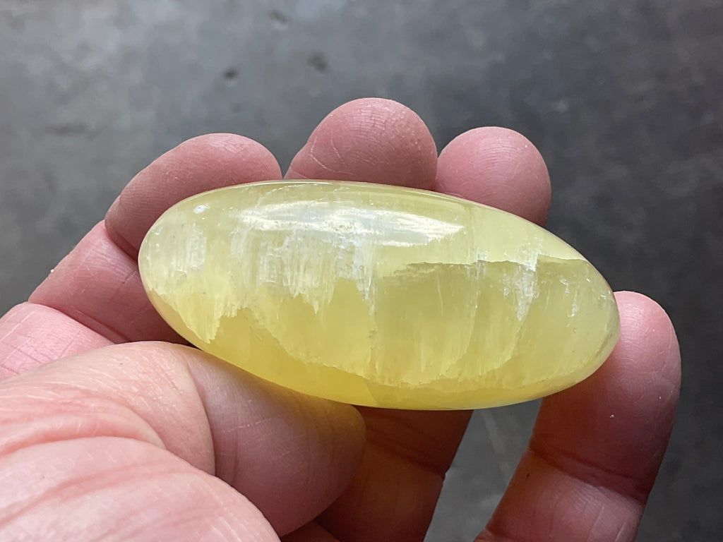 86g Lemon Calcite Palmstone 5B