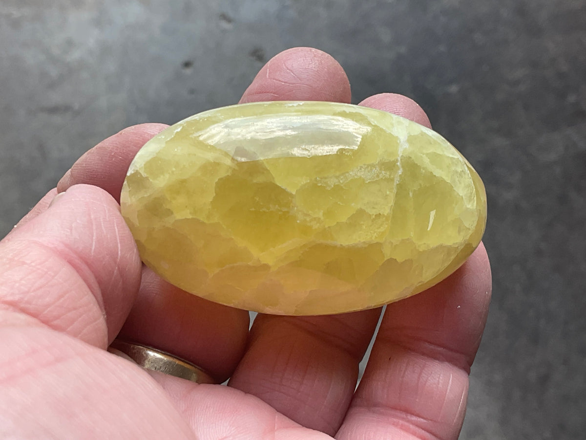 86g Lemon Calcite Palmstone 5B