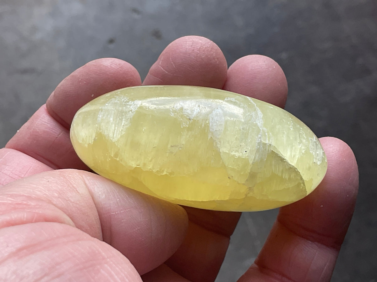 86g Lemon Calcite Palmstone 5B