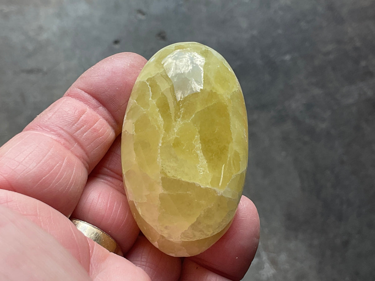 86g Lemon Calcite Palmstone 5B