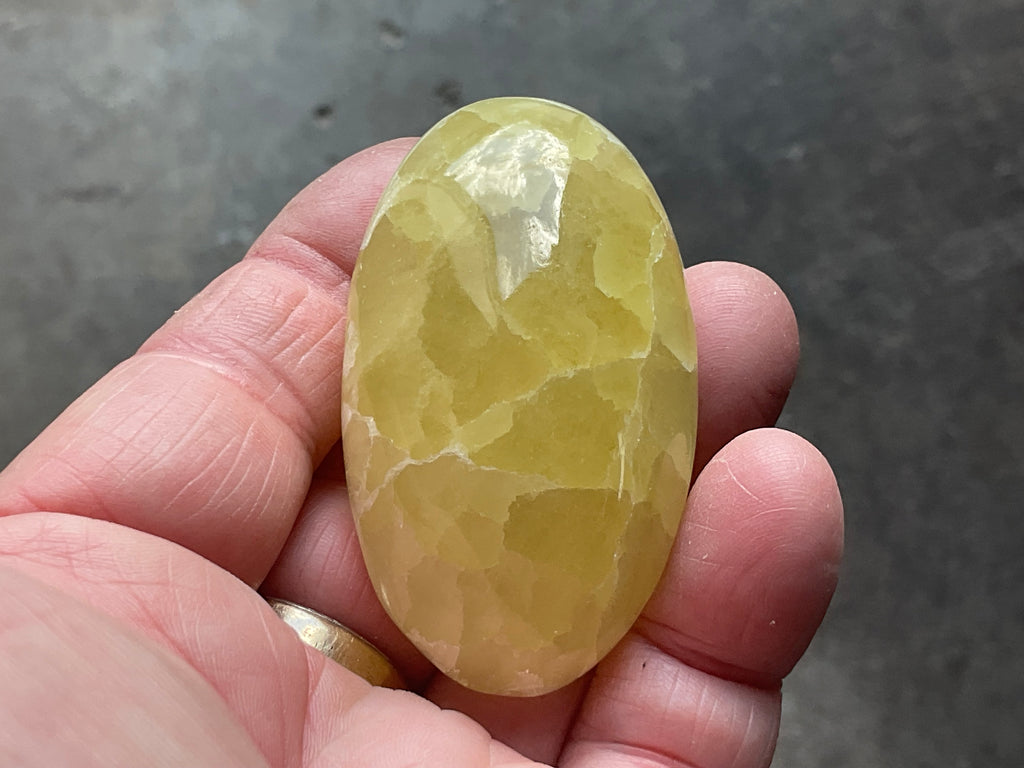 86g Lemon Calcite Palmstone 5B