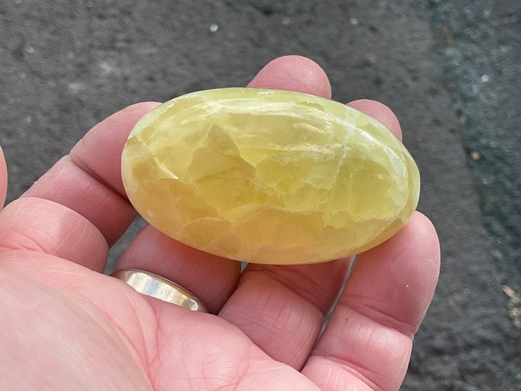 86g Lemon Calcite Palmstone 5B