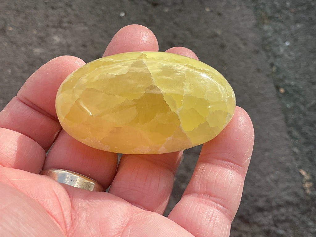 86g Lemon Calcite Palmstone 5B