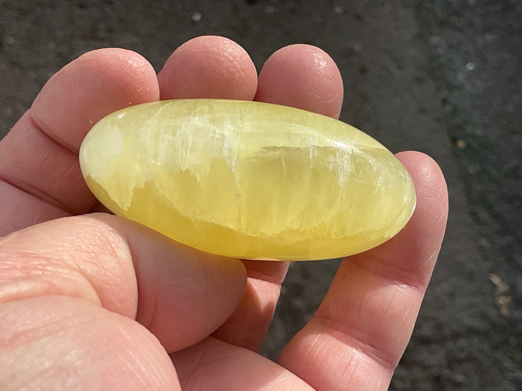 86g Lemon Calcite Palmstone 5B