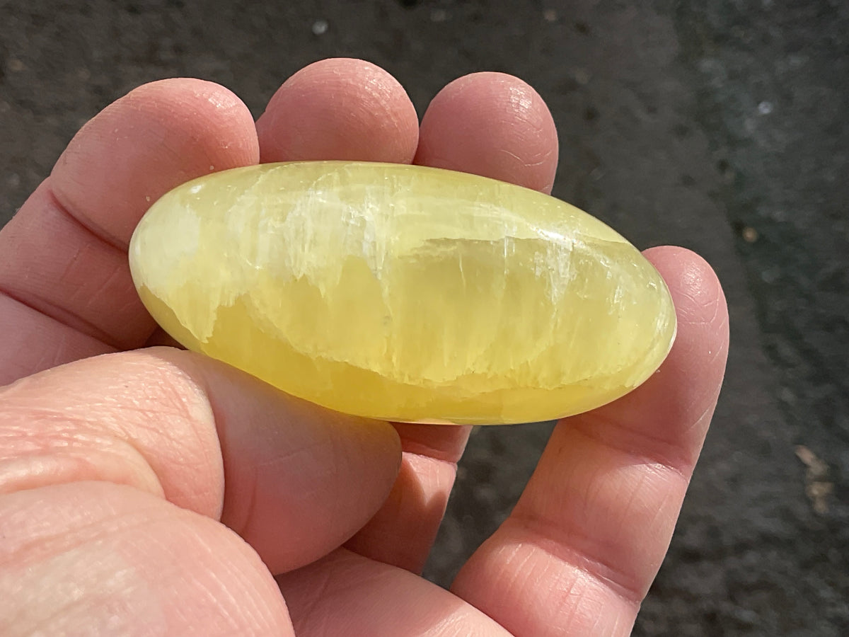 86g Lemon Calcite Palmstone 5B