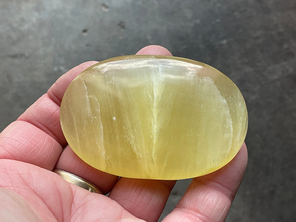 83g Lemon Calcite Palmstone 6A