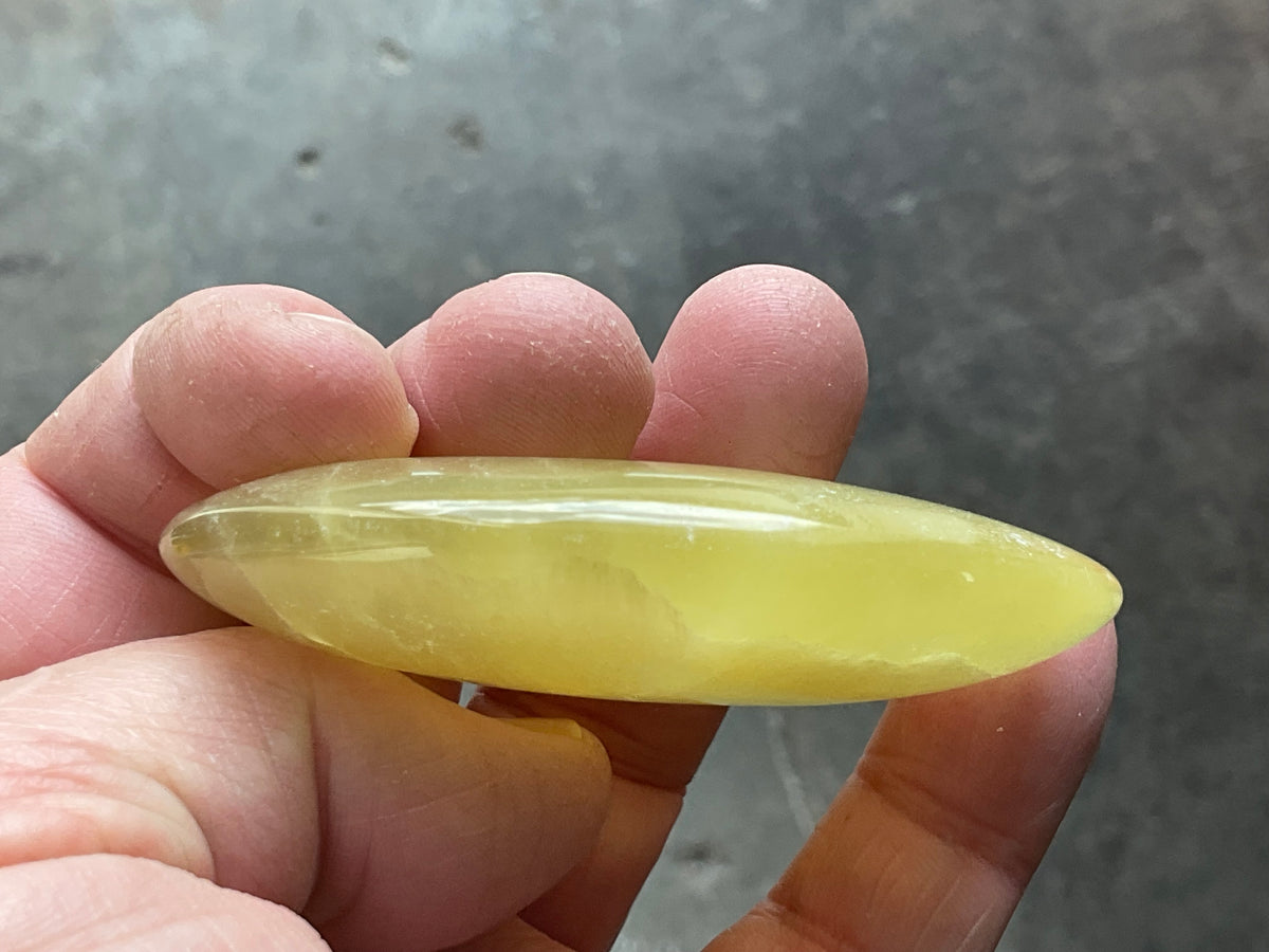 83g Lemon Calcite Palmstone 6A
