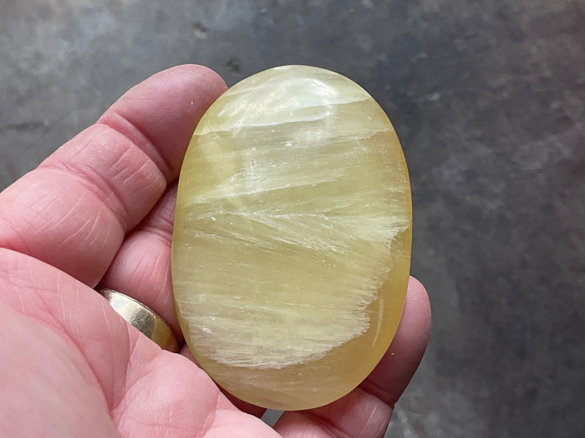 83g Lemon Calcite Palmstone 6A