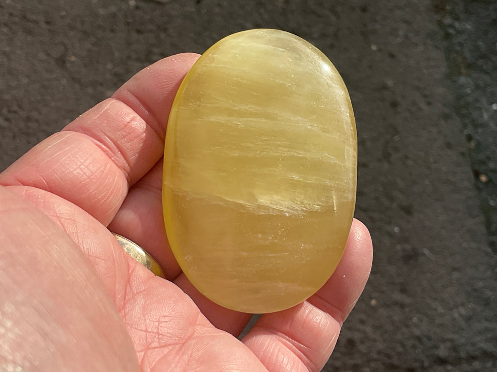 83g Lemon Calcite Palmstone 6A