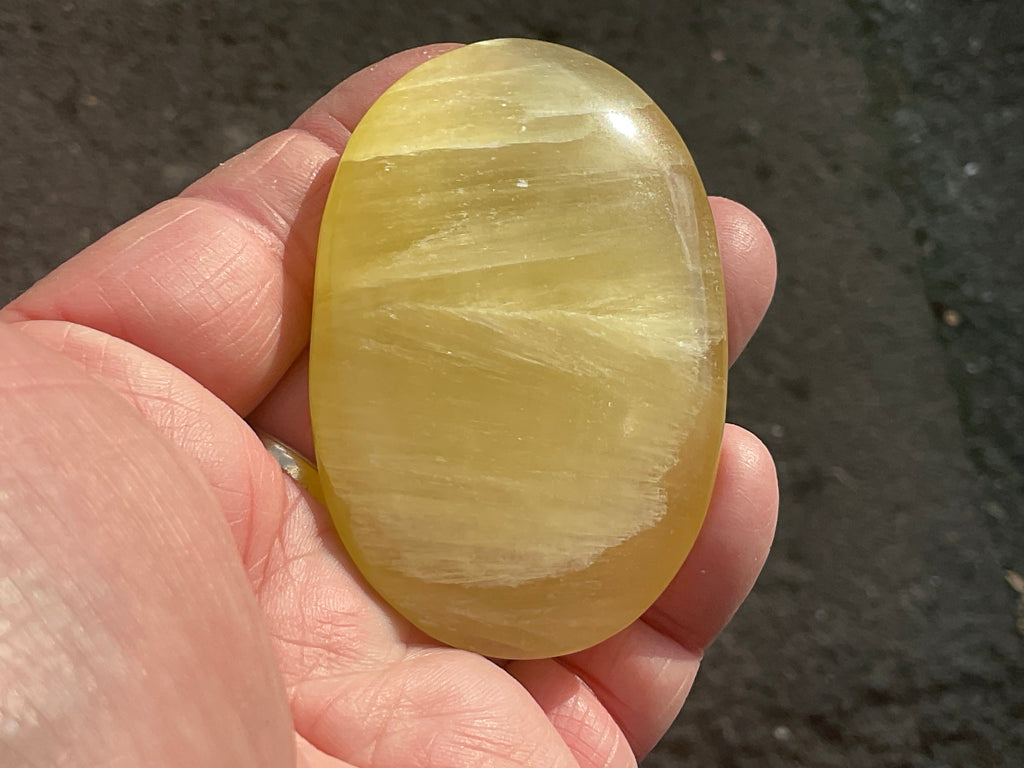 83g Lemon Calcite Palmstone 6A