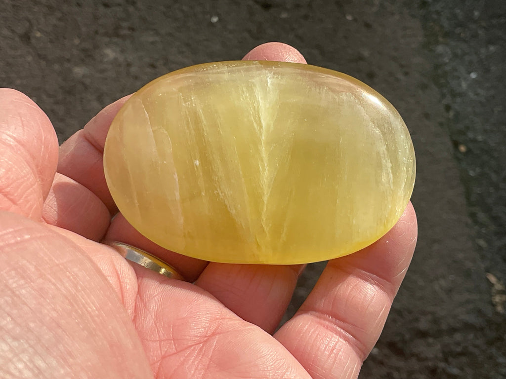 83g Lemon Calcite Palmstone 6A