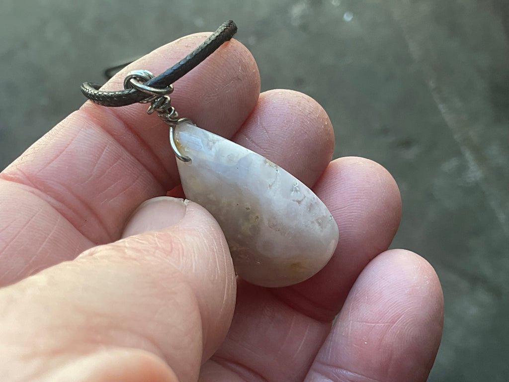10g Flower Agate Pendant A