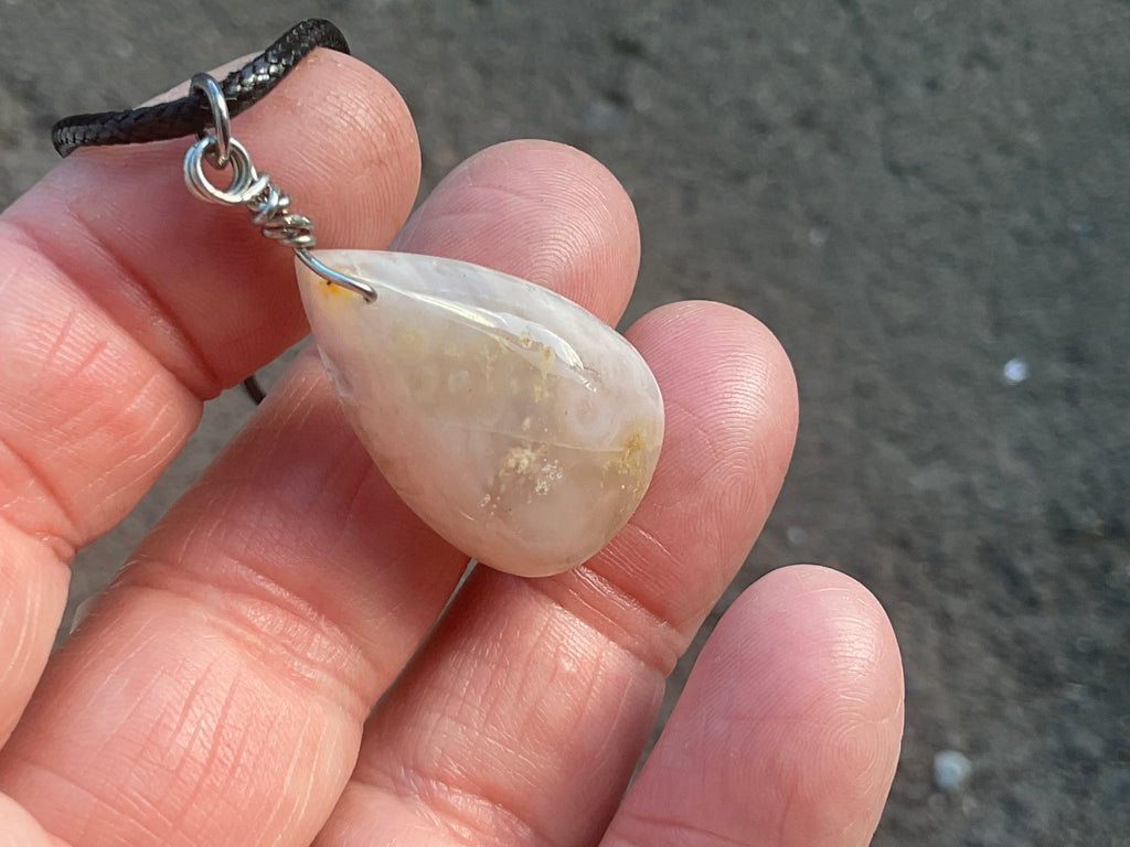 10g Flower Agate Pendant A