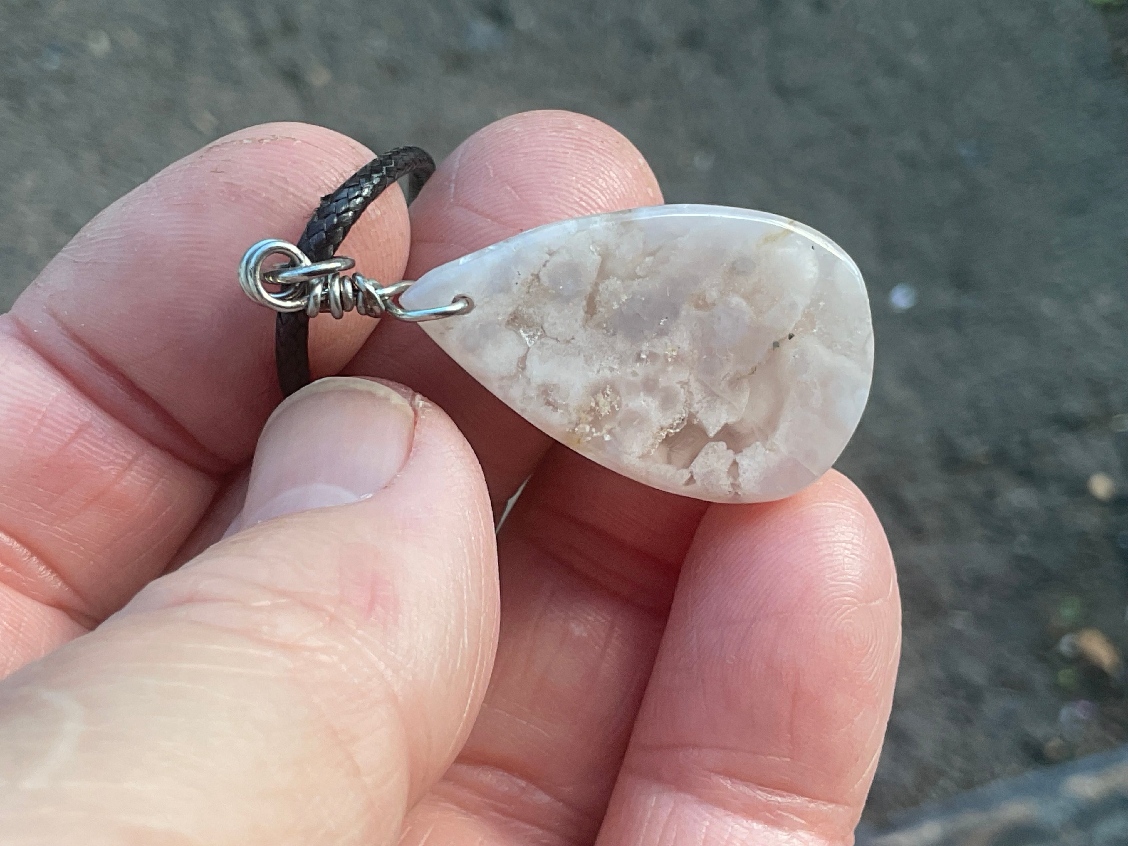 10g Flower Agate Pendant A
